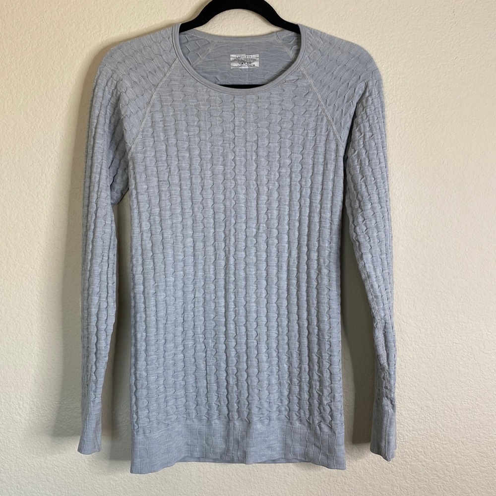 Athleta top shirt women’s medium long-sleeve stretchy grey
